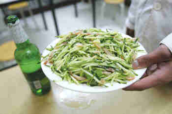 吃剩饭菜将沦为“垃圾桶”